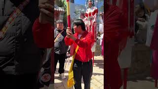 Hebei Shengfang, Xiaohexi Tongyi Stilt Elder Association is paying respects at the Xishen Hall on Mi