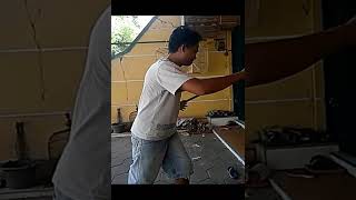 lucu penjual burung joget Entah apa yang merasukimu