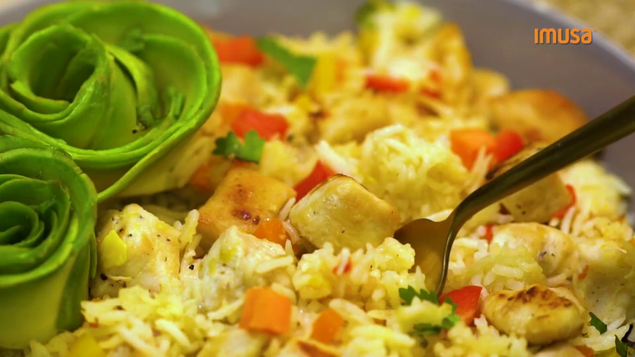 Prepara arroz de jazmín con pollo y verduras en la olla Multichef IMUSA