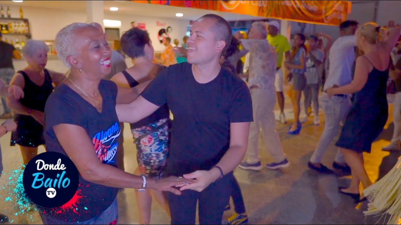 Cubana y Mexicano Bailando Salsa con Alexander Abreu | Baila en Cuba 2019