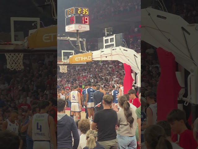 Povređeni i uplakani Majk Džejms ispraćen aplauzima iz "Arene"!