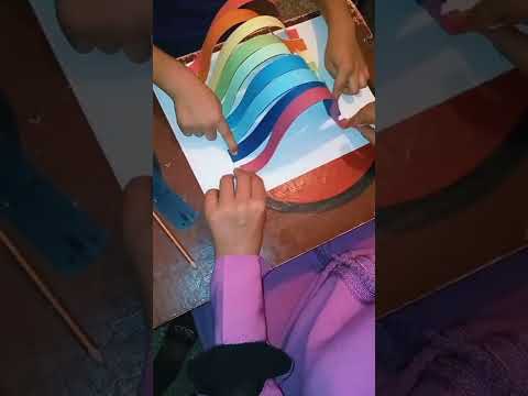 اطفالي في الروضة يصنعون قوس قزح