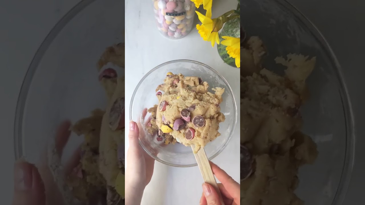 Smashed mini egg Easter cookies 🍪 