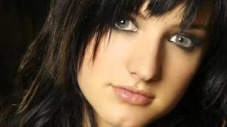 Ashlee Simpson - Beautifully Broken.