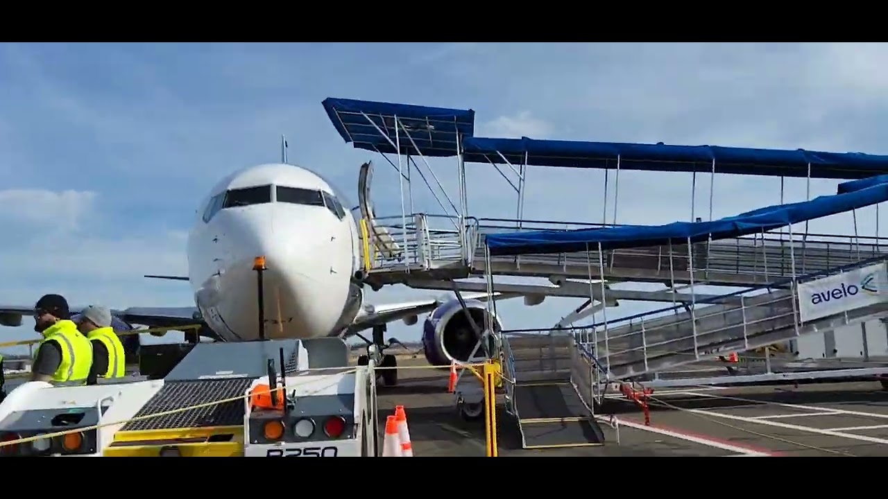 Boarding Avelo using the jet bridge ramp - YouTube