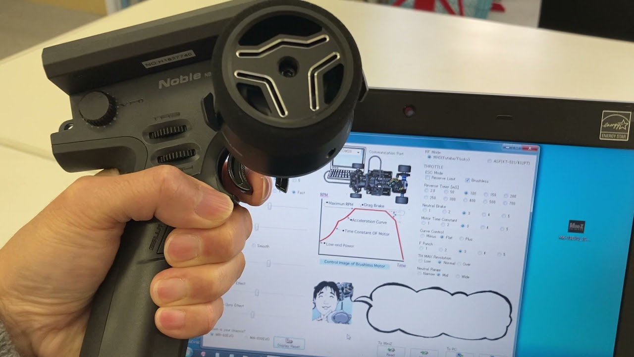 Mini Z EVO I C S のセッティングスロットル編を紹介しています 週刊ミニッツ12月13日号 HD 1080p - YouTube