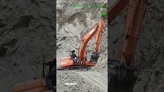 Doosan Excavator Crawling Up The Hills #shorts #excavator #alatberat #digger #earthmover