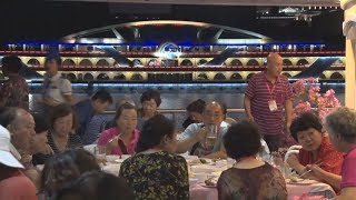 中国観光客、北朝鮮へ 大同江でクルーズ満喫