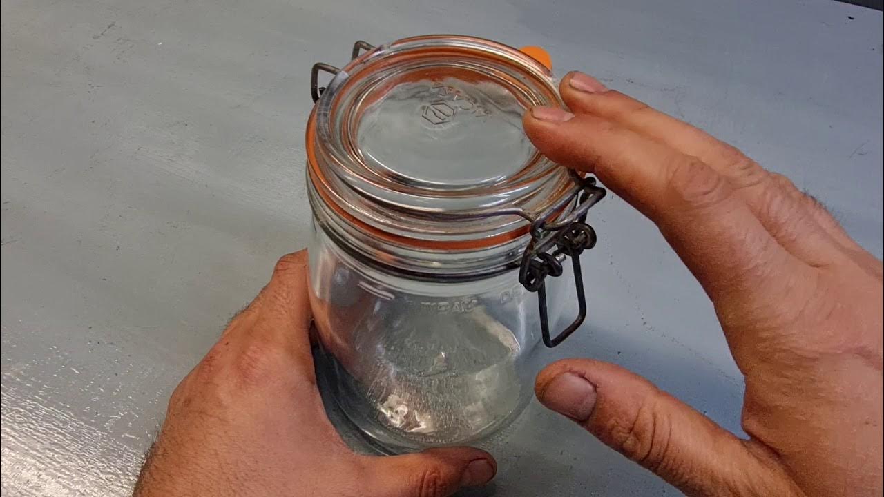 Botella de cristal para agua con cierre hermético con la frase de