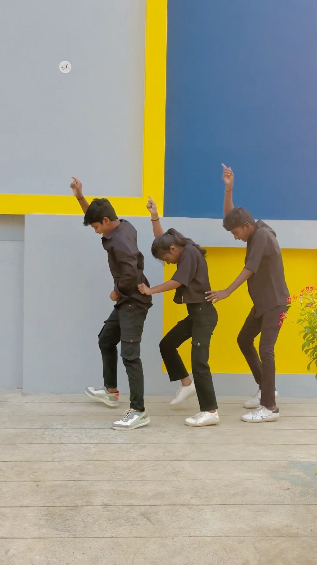 One more tym ????? @Nishadancingqueen #trending #trendingshorts #dance #viral #ytshorts