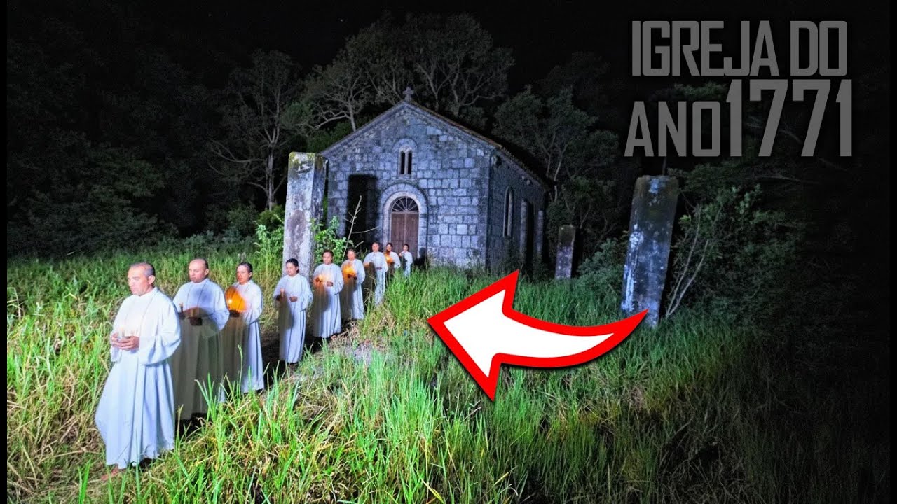 FLAGRAMOS A PROCISSÃO DA MEIA NOITE NA IGREJA DO ANO 1771!