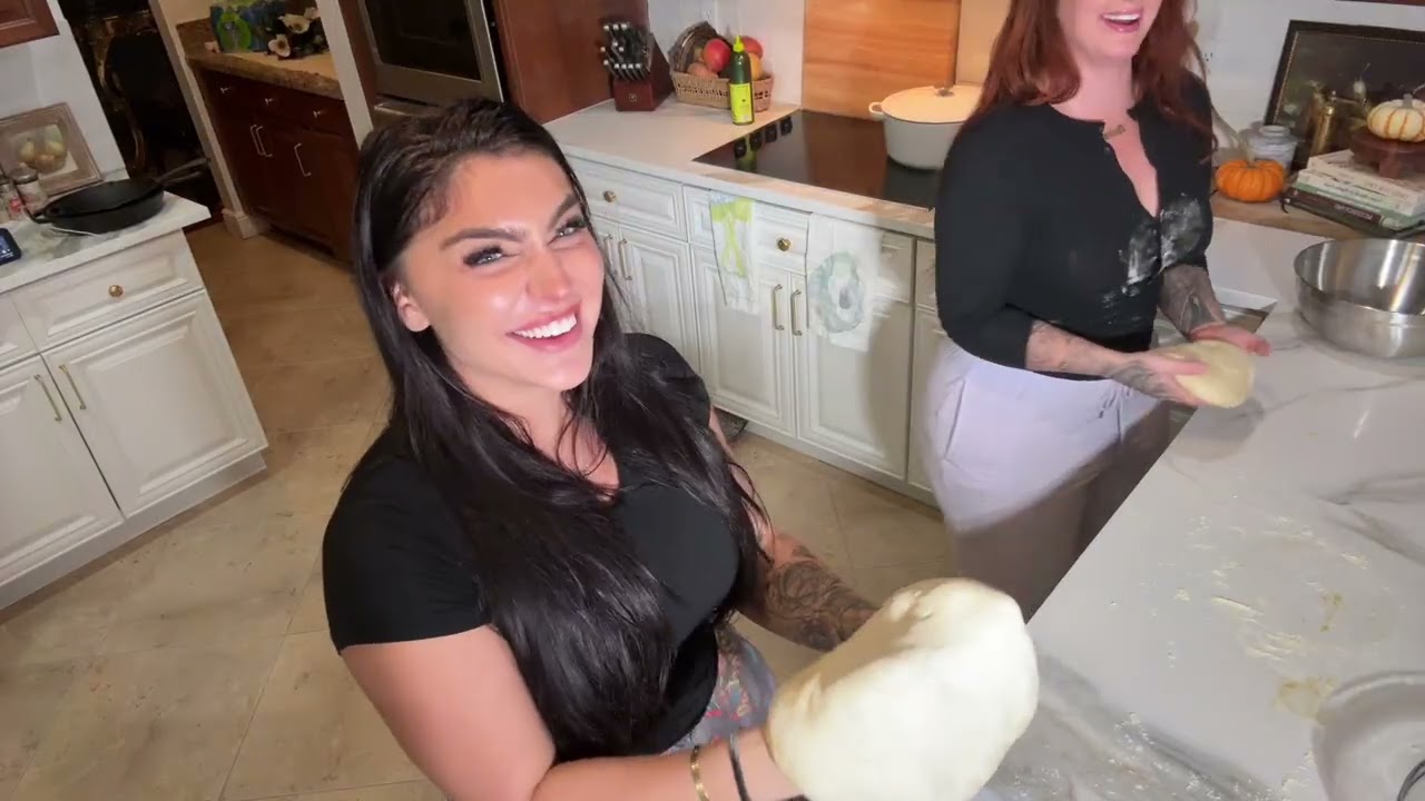 emjayplayss Pizza Stream w @ognaomifoxx FINALLY 🍕Oct 2, 2025