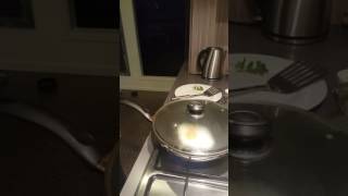 Cooking  fried eggs 101