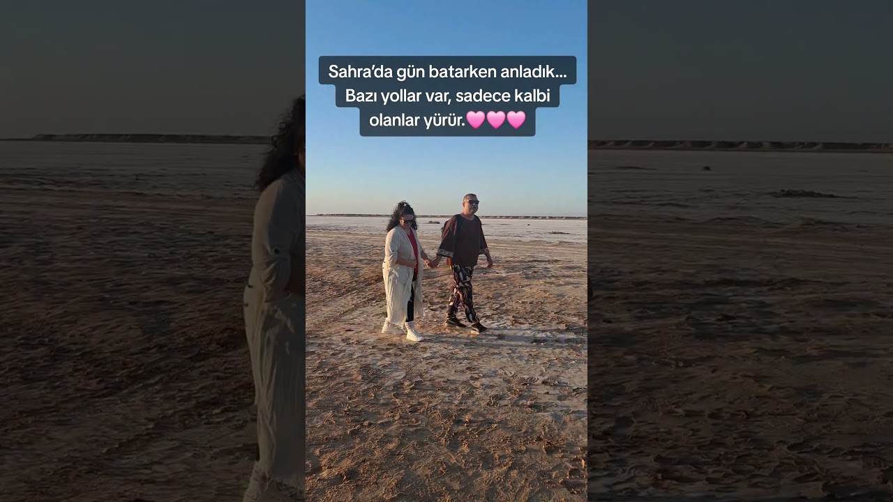 Dünyanın en büyük çölünde yürürken fark ettik…İnsan bazen kendini kaybetmek için yola çıkar.  ❤️