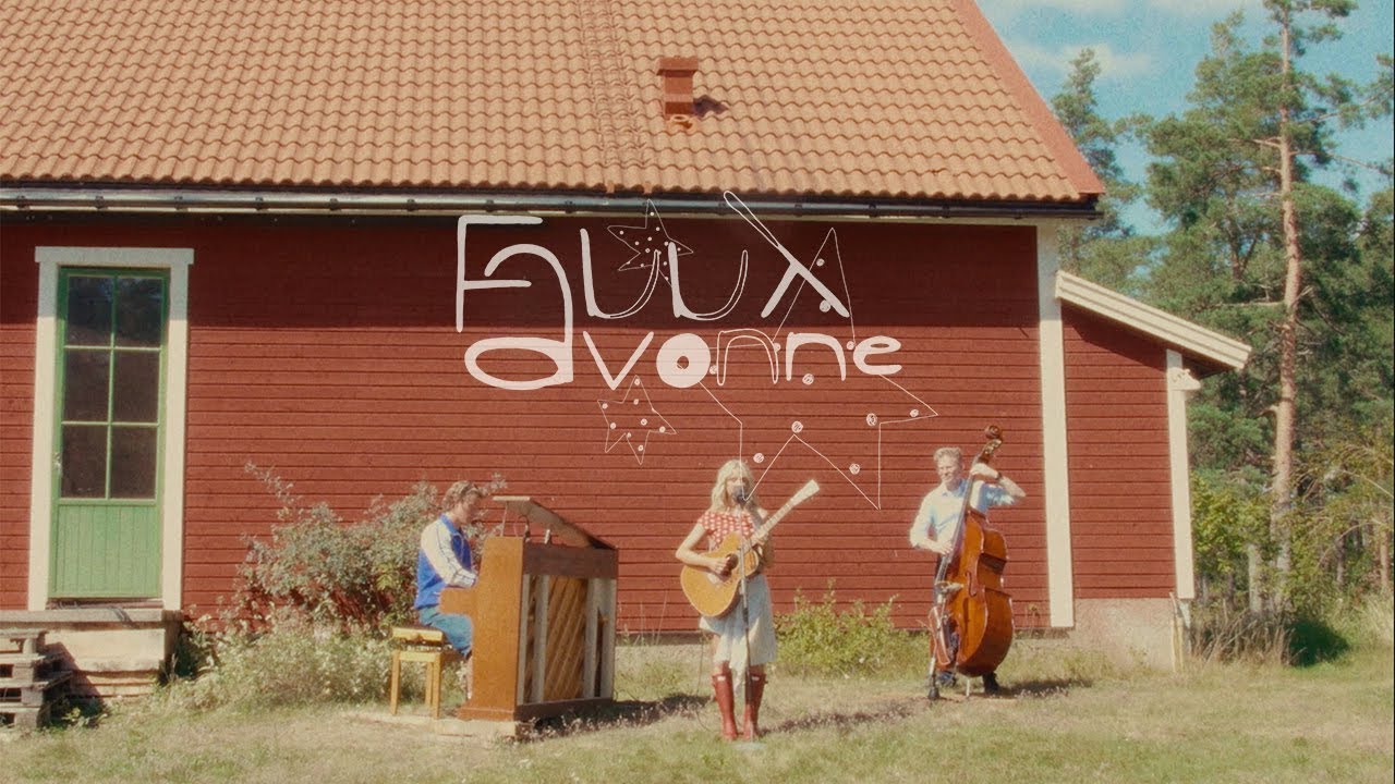 Fanny Avonne - Ringar på vatten (Liveversion)