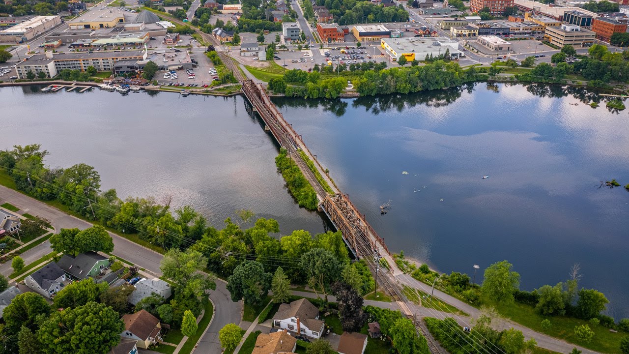 Peterborough - Riverview Park & Zoo, Publican House & Bike Riding