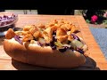 Grillopskrift: Ribbenstegs hotdog med sprøde svær