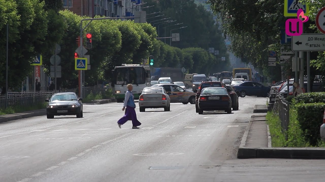 Водитель не обязан пропускать пешехода - YouTube