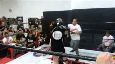 LISA ARAJO 1 luta de muay thai amador