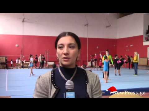 აკრობატი გოგონები