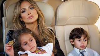 Jennifer Lopez with her family/Дженнефер лопес с семьёй