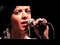 بتناديني تاني ليه احساس رووووووعه      اسمعها