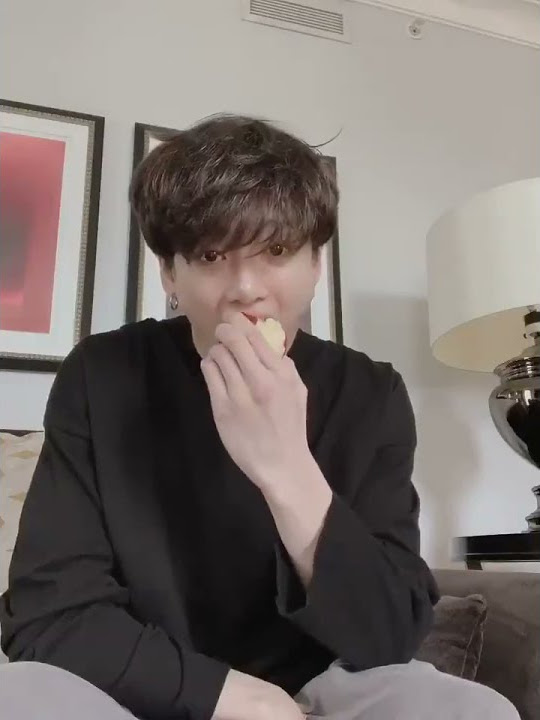 JUST JUNGKOOK EATING AN APPLE 🍎 #asmr