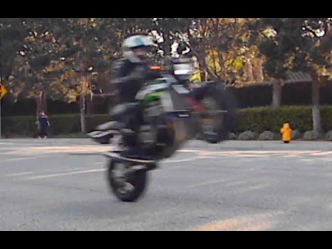 Quick, clean head turn wheelies ZRX1200R - YouTube
