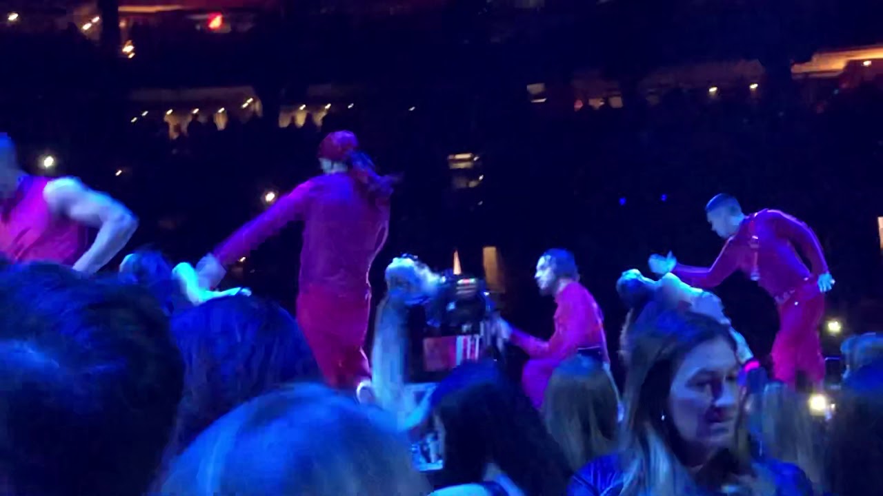 Break Up With Your Girlfriend, I’m Bored — Ariana Grande 3/20/19 live