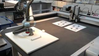 Zünd with Universal Robot with vacuum plate for carton 2 up