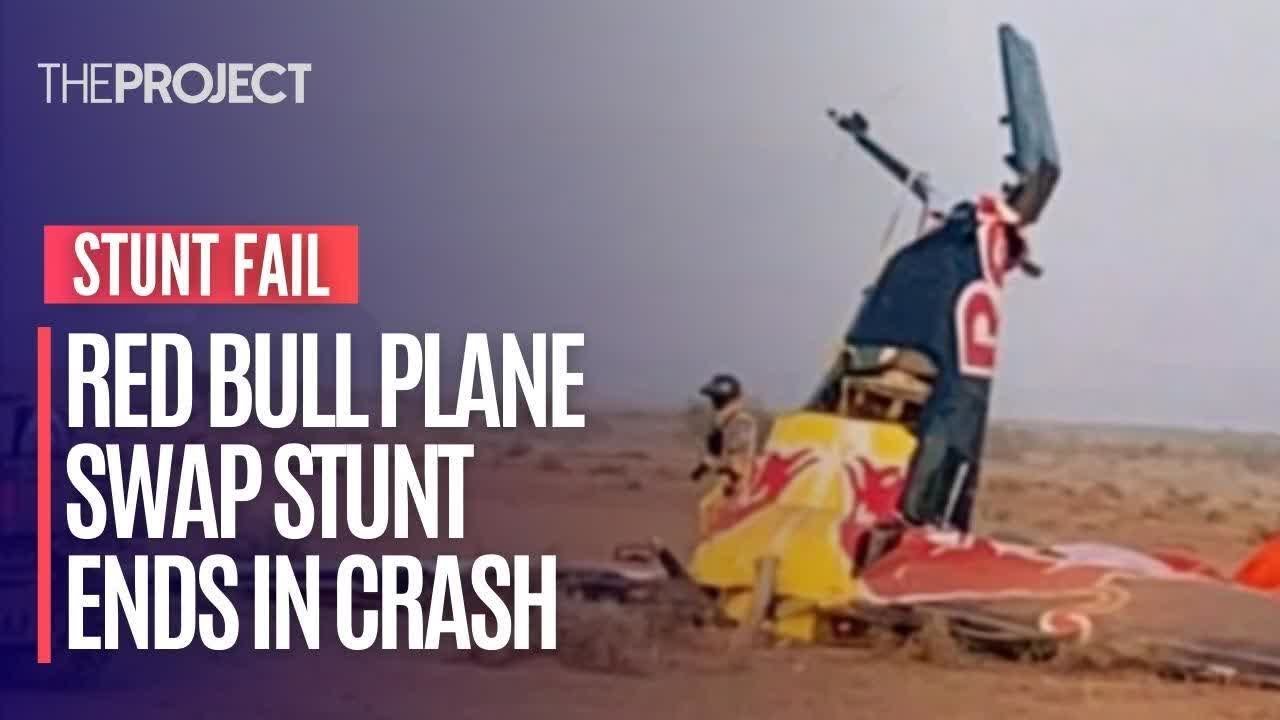 Grønthandler en sælger fintælling Red Bull Plane Swap Stunt Ends In Crash - YouTube