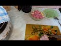 С днем студента.Готовлю любимый студенческий обед.Жареная 🍟 картошка с 🍄 грибами😋😋😋 и оливье