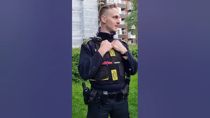 Hurtig video: Politibetjenten Sebastian Skyum lyve...