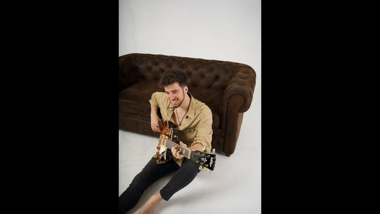 Entrevista a Alex Wall- Nos canta un poco y su móvil acaba en la nevera ...