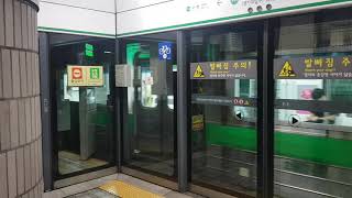 서울 지하철 2호선 충정로역 외선순환 274편성 발차