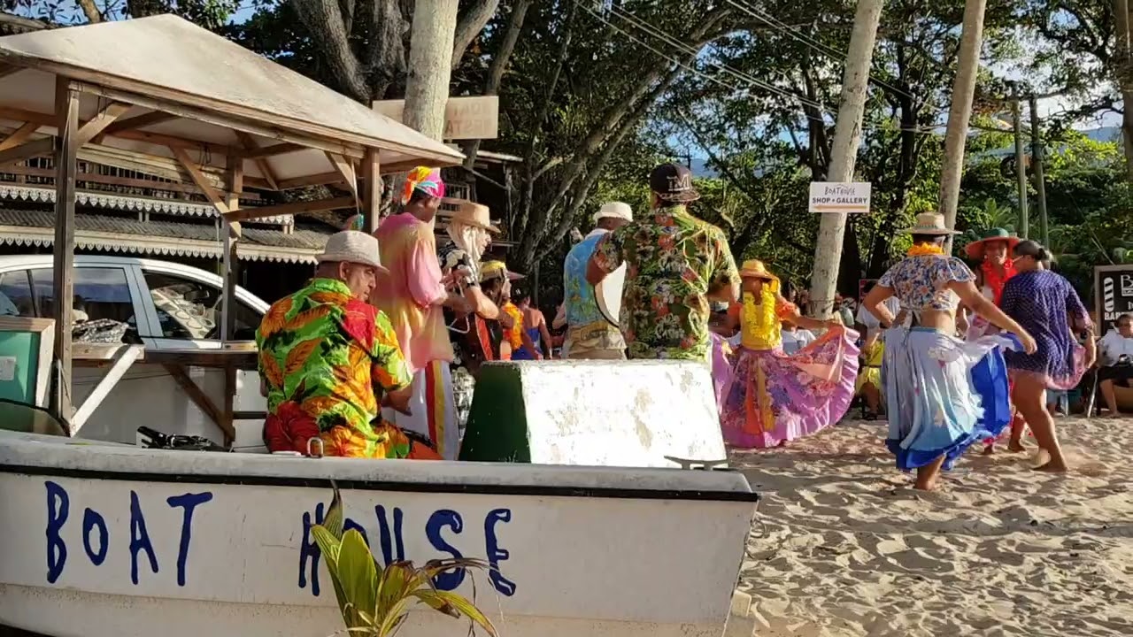 A sip of the Seychelles creole dance 'moutya' at Beau-Vallon