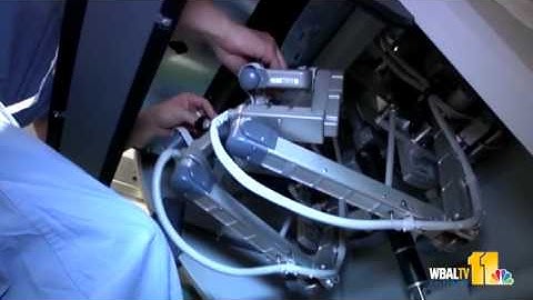Dr. Dwight Im demonstrates robotic surgery for Ovarian Remnant Syndrome