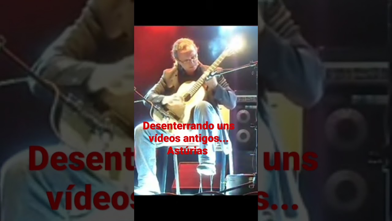 Uma apresentação em praça pública. 