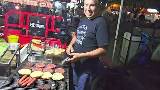 Andamos cenando hamburguesas con el Gallo en la Plaza Principal de Tangancícuaro @cotidiano399