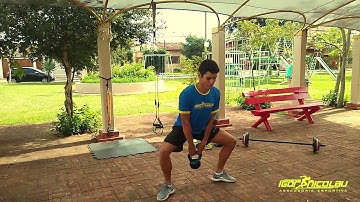 Agachamento sumô com remada alta