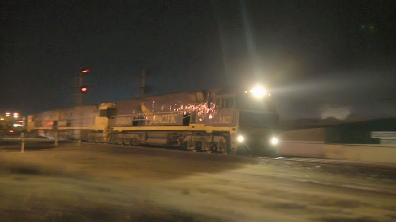 Late night container trains at Wodonga (long version) Freight Trains
