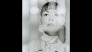 Suzanne Vega - Ironbound / Fancy Poultry chords