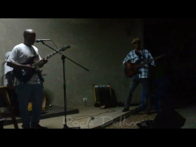 Mdatsane by the King Jimmy Dludlu Rock Dellura doing an interpretation during the jam session class=