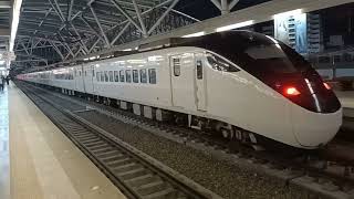 2025.11.27 385次藍3000型新自強號台中出站+3267次區間車台中進站(385編組3430/3043)