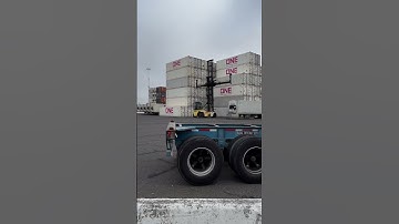 “Stacked Shipping Containers at the Port”#viralvideo #video #video 🇺🇸