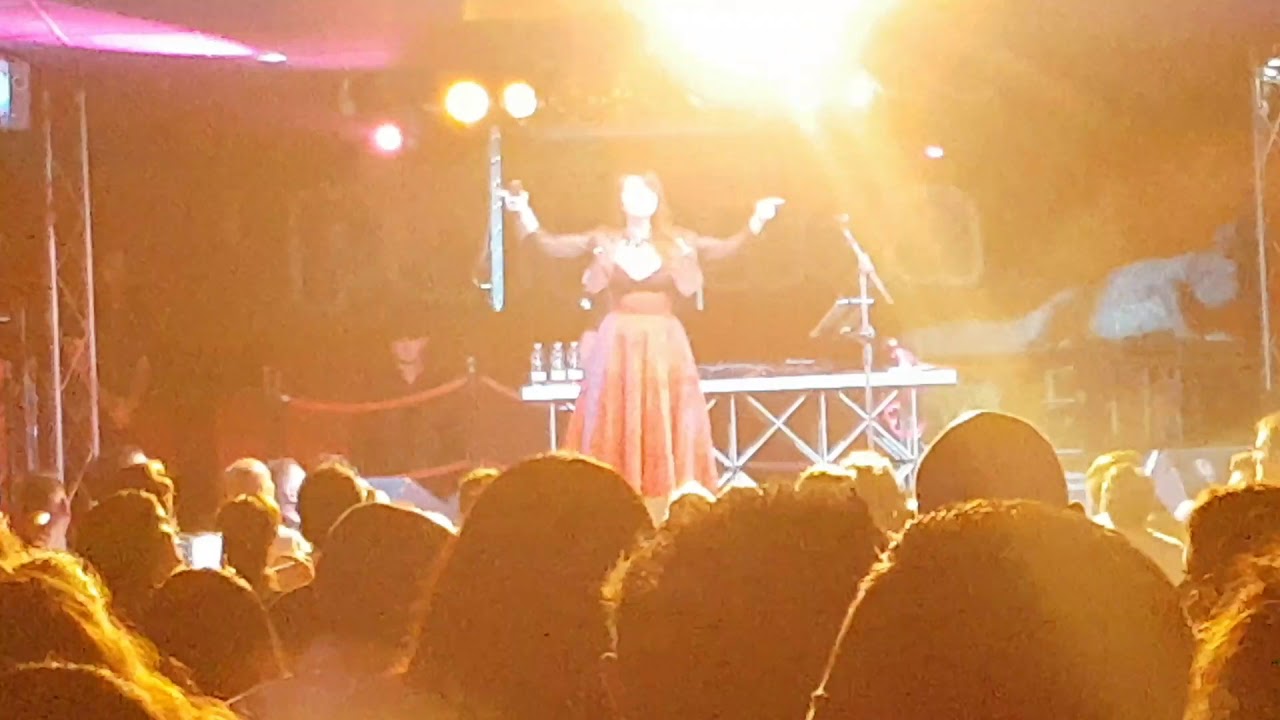 CRISTINA D'AVENA L'incantevole Creamy (live) YouTube CRISTINA D'AVENA L'incantevole Creamy (live) YouTube