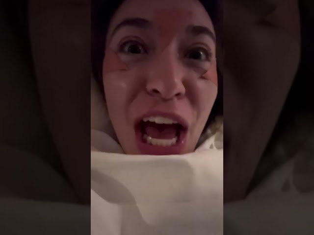 Waking up at 34 liiiike ✌︎︎ ✌︎︎