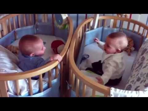 Gemelos en la cuna youtube