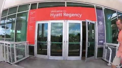 Microsoft Ignite 2019 - Walking to Hyatt Regency from OCCC