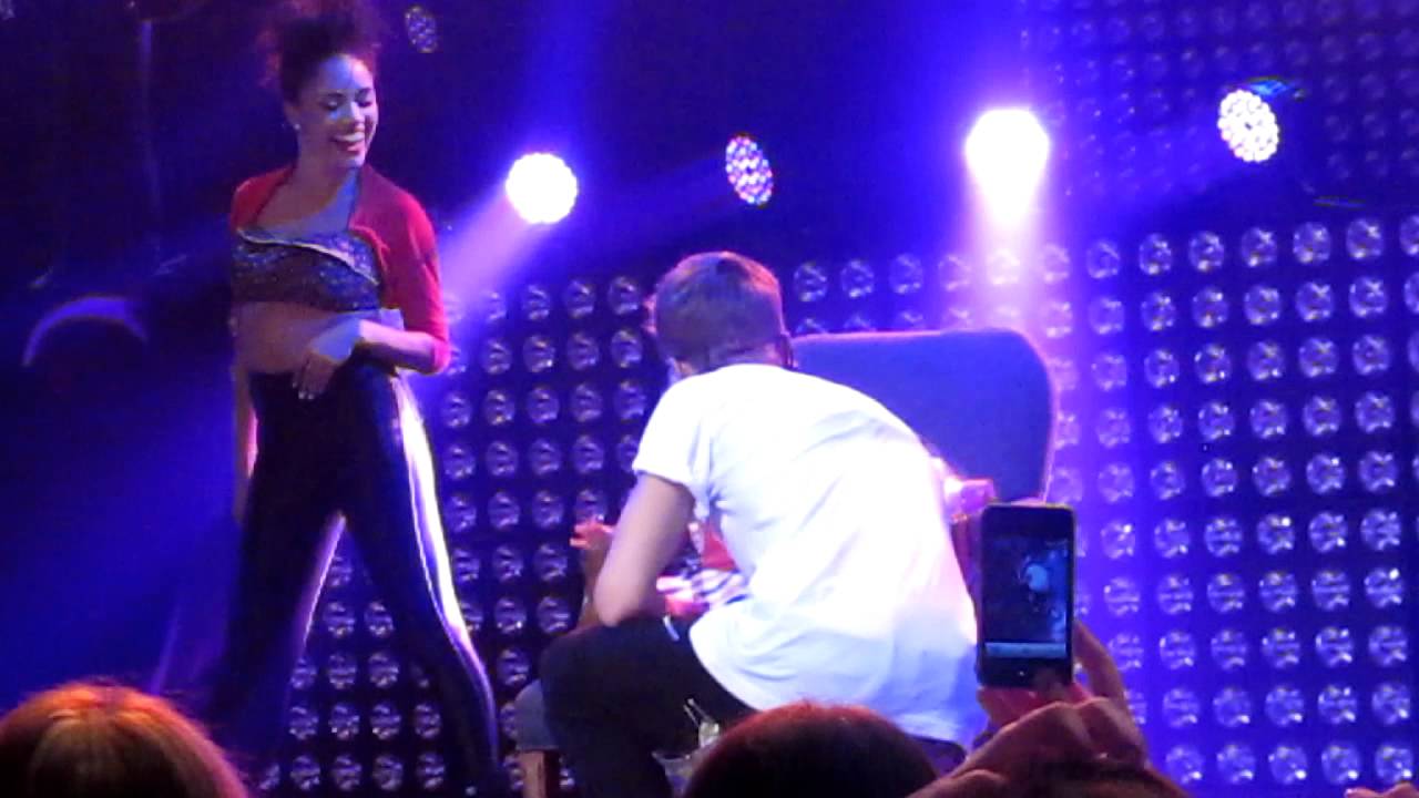 Justin Bieber performing One Less Lonely Girl at Apollo theatre private concert 6/18 (PART 3)
